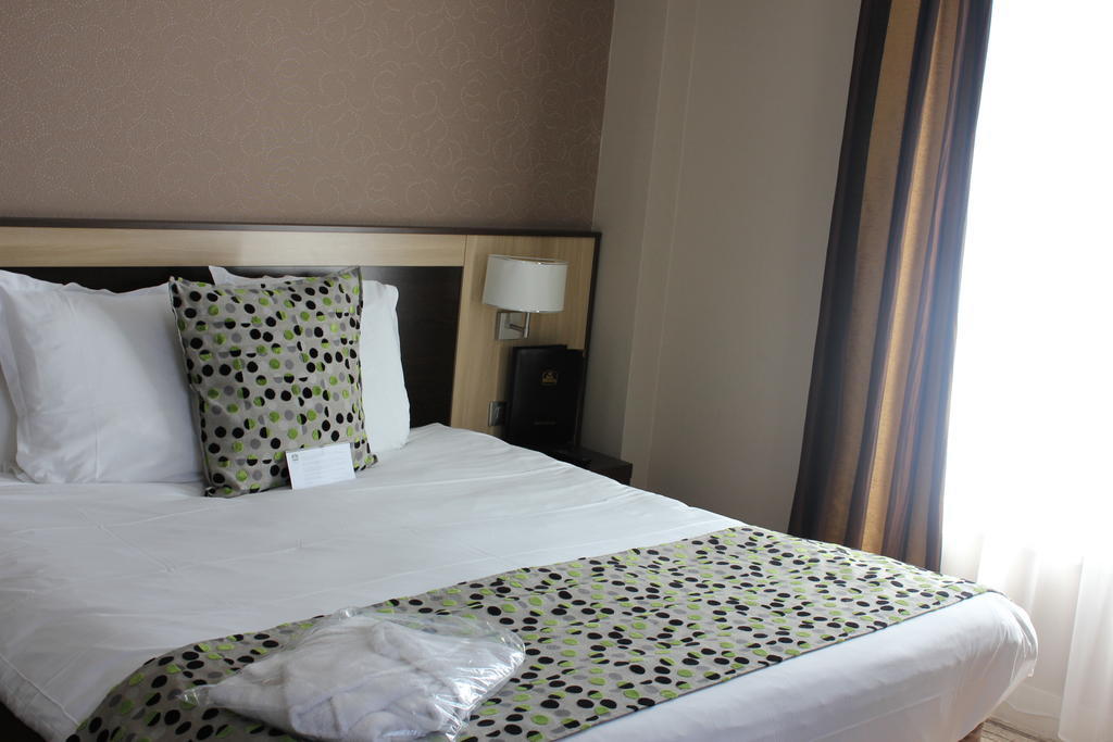 Best Western Plus Hotel Malherbe カーン 部屋 写真