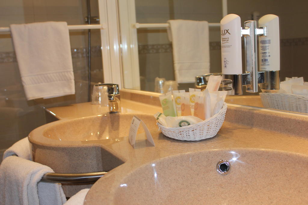 Best Western Plus Hotel Malherbe カーン 部屋 写真